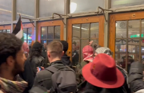 Video: Mob Shuts DOWN Grand Central Terminal