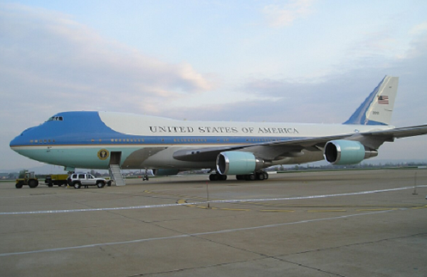 Air Force One LOOTED By Reporters